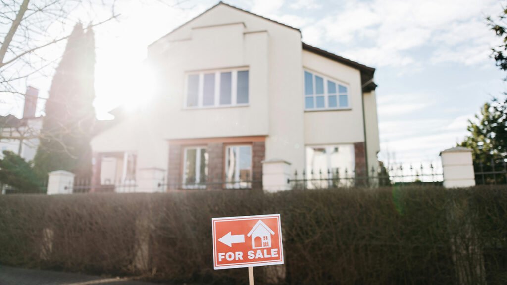 Canadian Homebuyers await rate cuts
